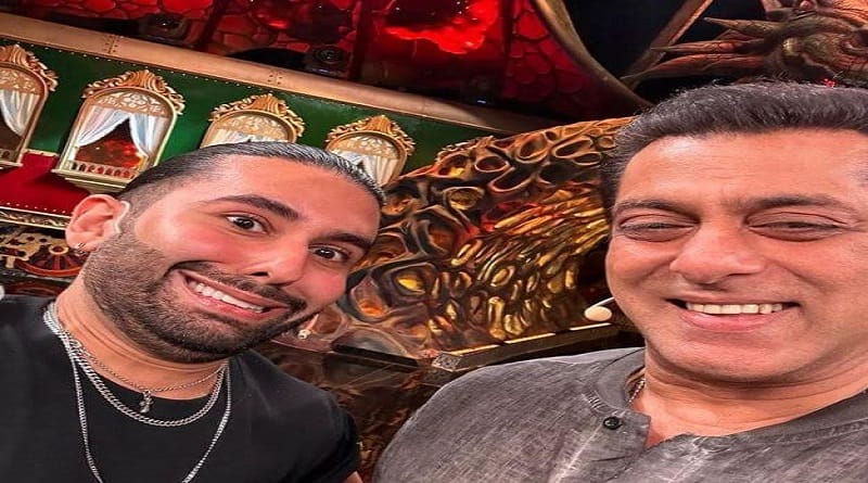 Orry celebrity selfie earnings
